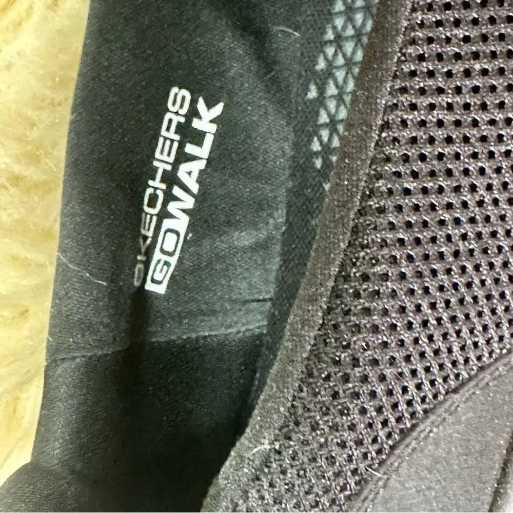 Skechers sleek black